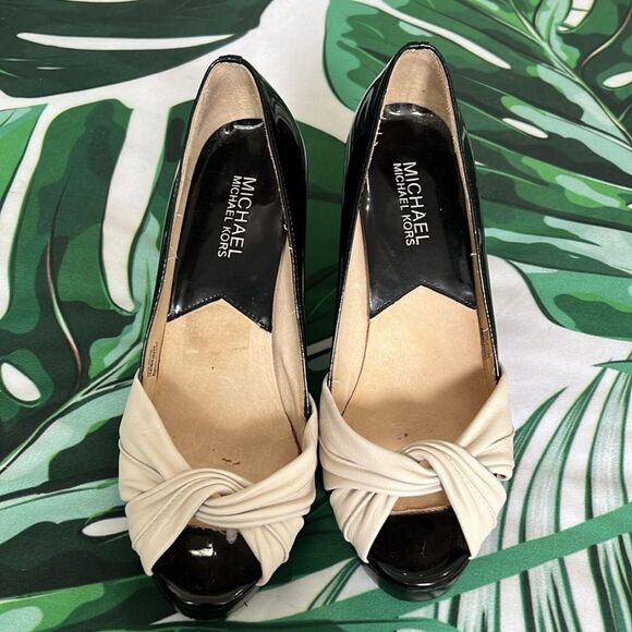 Michael Kors, black and white pumps - Picture 6 of 6